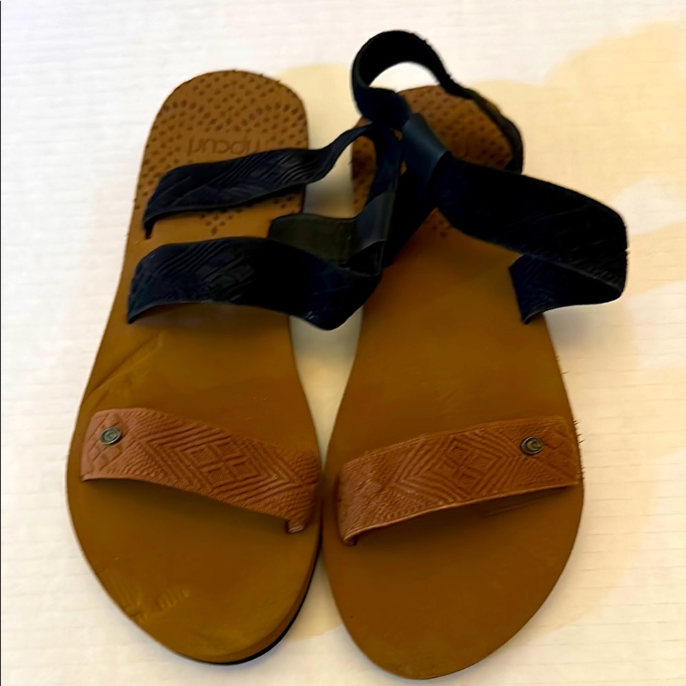 Rip Curl Brown and Black Sandals Minimalist Design